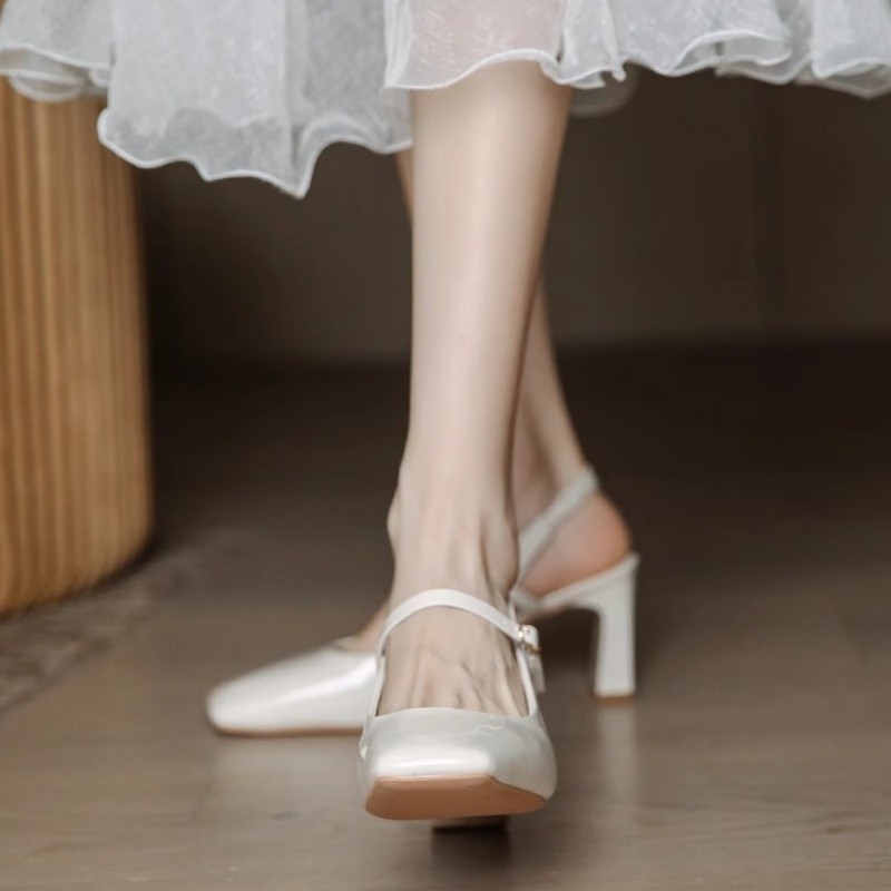 2025 new summer French solid color pointed patent leather mid-heel buckle sandals women's retro stiletto sandals 34--41 size 2025 new summer French solid color pointed patent leather mid-heel buckle sandals women's retro stiletto sandals 34--41 size