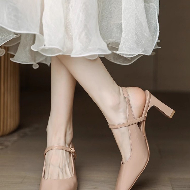 2025 new summer French solid color pointed patent leather mid-heel buckle sandals women's retro stiletto sandals 34--41 size 2025 new summer French solid color pointed patent leather mid-heel buckle sandals women's retro stiletto sandals 34--41 size