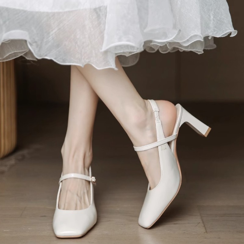 2025 new summer French solid color pointed patent leather mid-heel buckle sandals women's retro stiletto sandals 34--41 size 2025 new summer French solid color pointed patent leather mid-heel buckle sandals women's retro stiletto sandals 34--41 size