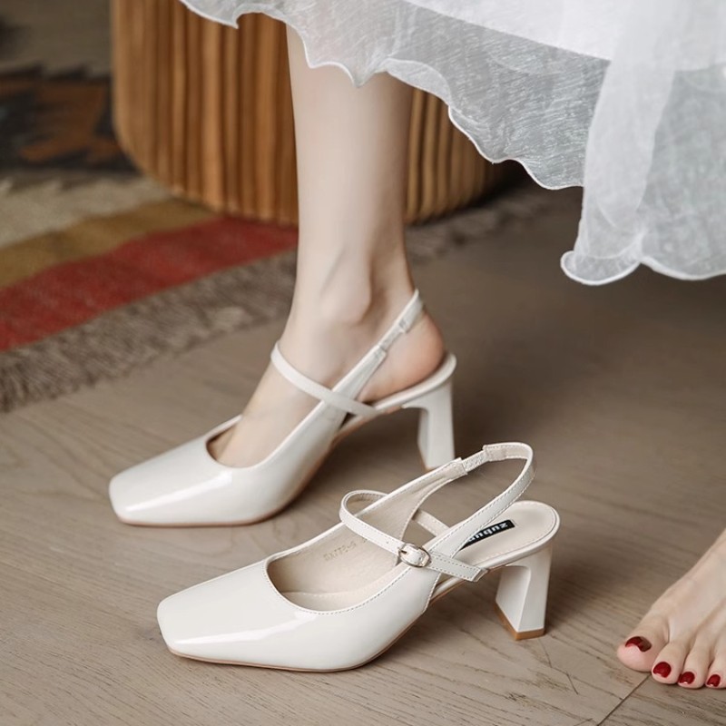 2025 new summer French solid color pointed patent leather mid-heel buckle sandals women's retro stiletto sandals 34--41 size 2025 new summer French solid color pointed patent leather mid-heel buckle sandals women's retro stiletto sandals 34--41 size